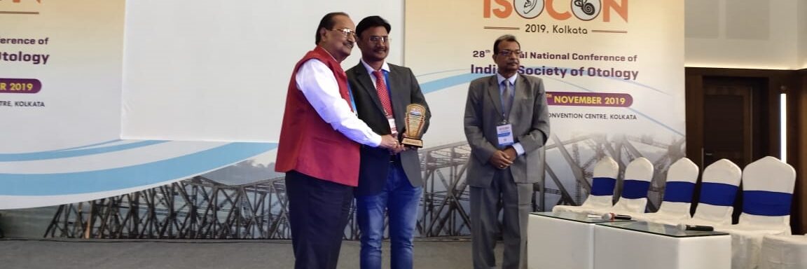 Dr Khageswar Rout receiving a momento in ISCON 2019